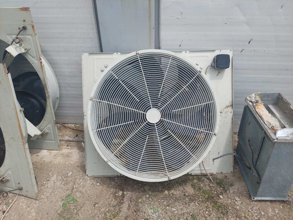 Продавам вентилатор с диаметър 90см.на перката.