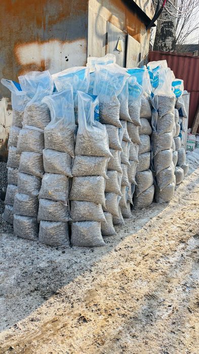 Отсев, песок, глина, щебень в мешках