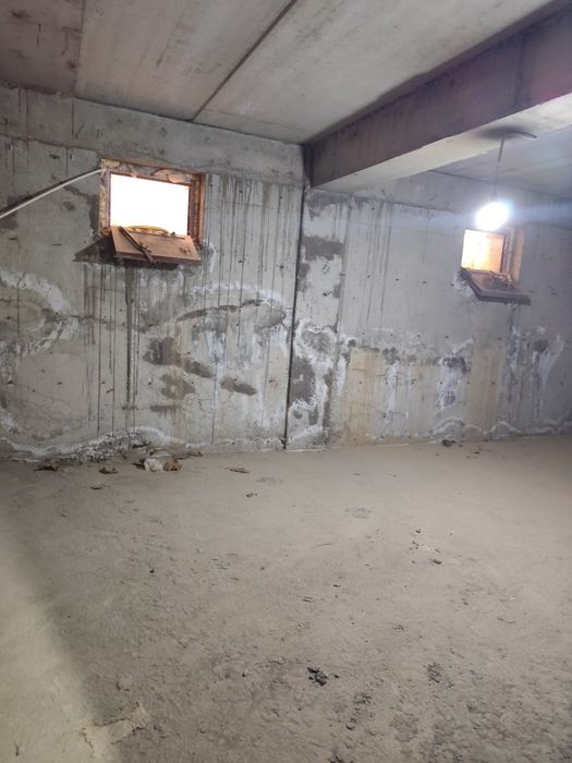 Сваё Яккасарай р-не цокольном этаже.