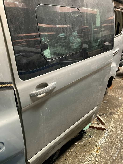Продавам лява плъзгаща врата Ford Transit Custom 2014 година