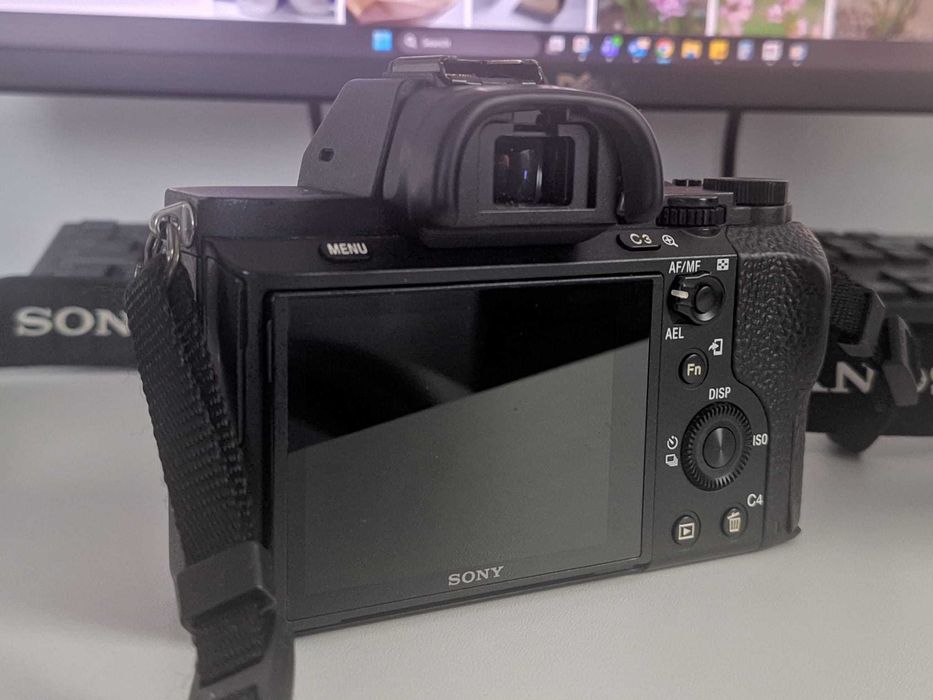 Cameră Sony Alpha 7 II Full Frame + Obiectiv Sony FE 50mm F1.8 + Obiectiv Sony FE 35mm F1.8 / 48k declansari
