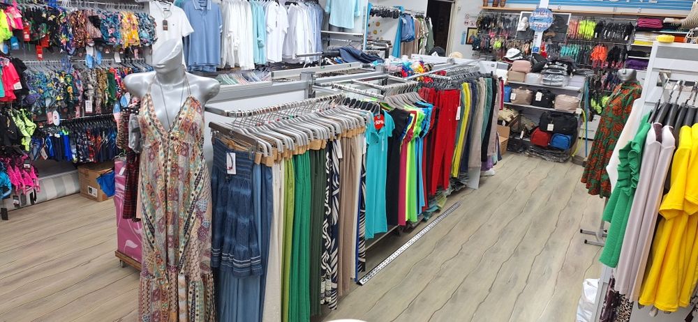 Търговско оборудване ( манекени ,щендери)