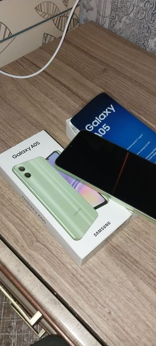 Телефон сотовыи сасмсунг
