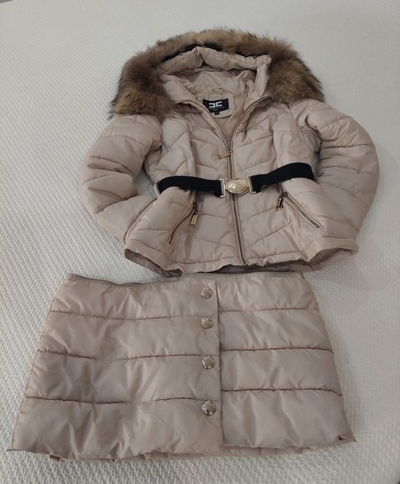 Страхотно яке ! Много практично и удобно ,защото може да се носи  късо