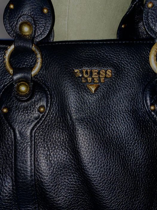 GUESS Luxe Two-Tone Leather Tote Bag – Elegant & Timeless