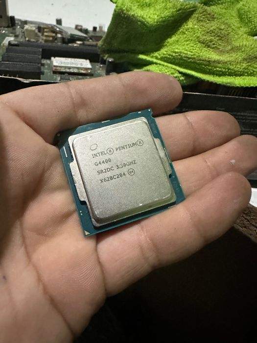 Vând sau schimb piese pentru pc