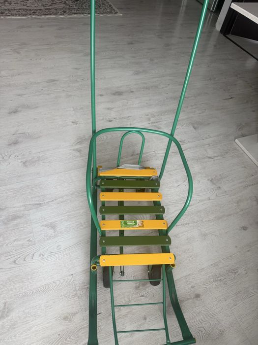 Продам санки на колесиках