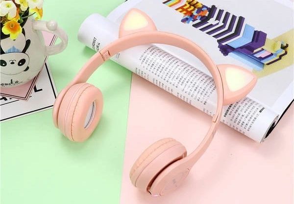 "Беспроводные наушники со светящимися кошачьими ушками"

Эти наушники