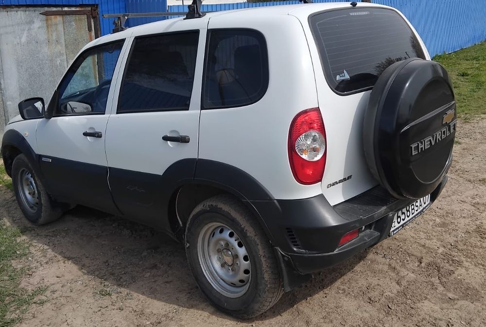 Автомобиль Шевроле Нива
