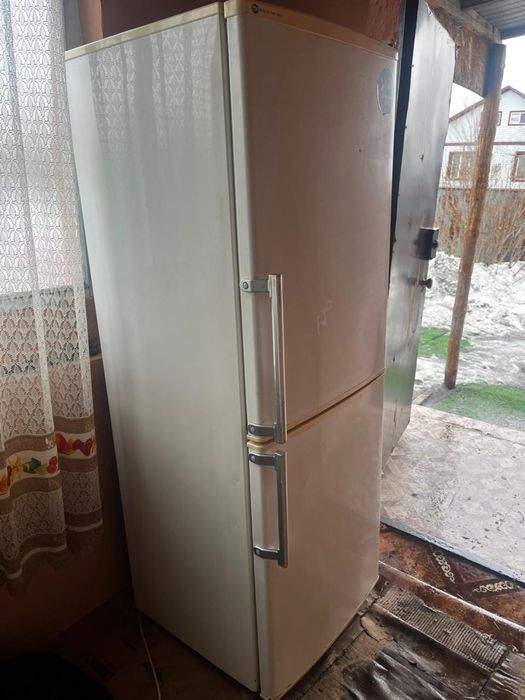 продается холодильник