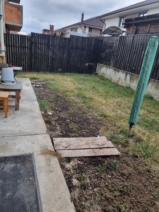 Închiriez apartament cu gradina