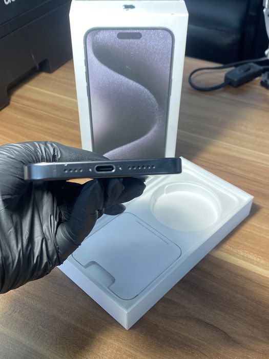 iPhone 15 Pro Max • 256 GB • Black Titanium