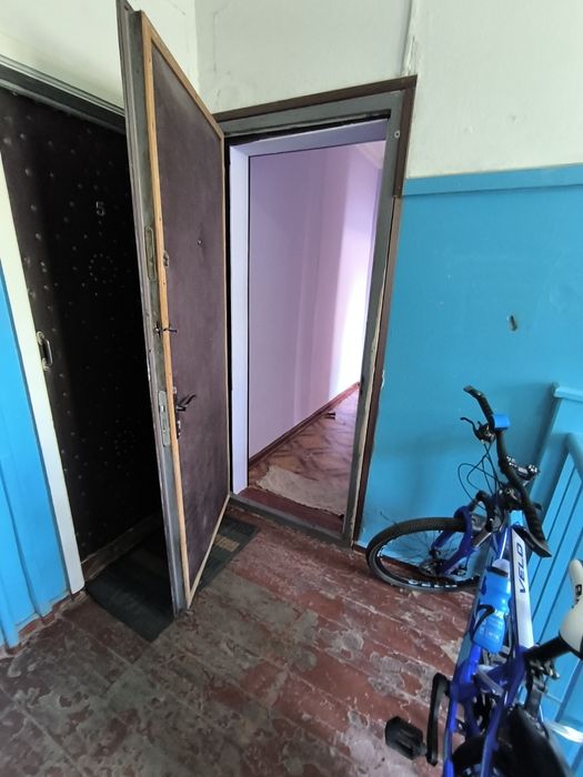 1 ком. В деревянном доме Спутник. Площадь 32 м2 акфа рамы железная две