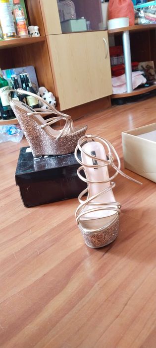 Дамски ТОКЧЕТА. Размер 36 но не всички отговарят