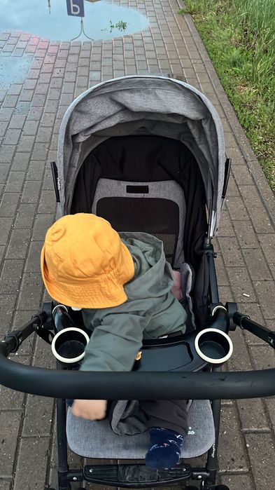 Детская прогулочная коляска