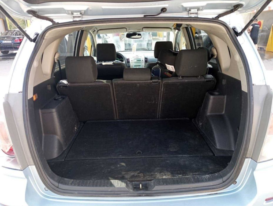 Toyota corolla verso 2.2 d-cat 177