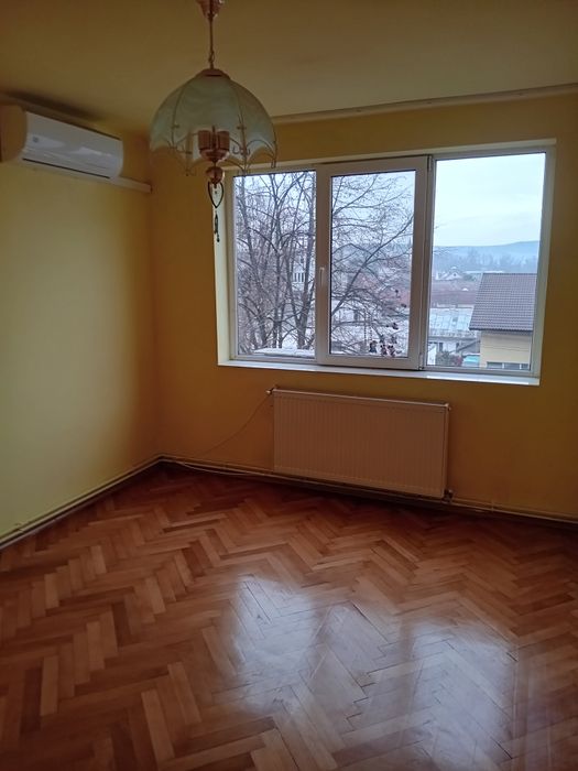 Vând apartament cu 2 camere