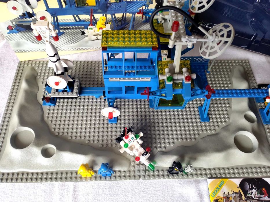 Lego Space 6971 Intergalactic Command Base