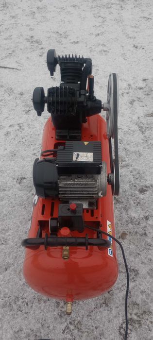 Compresor de aer  , 220 volti , 100 litri ,