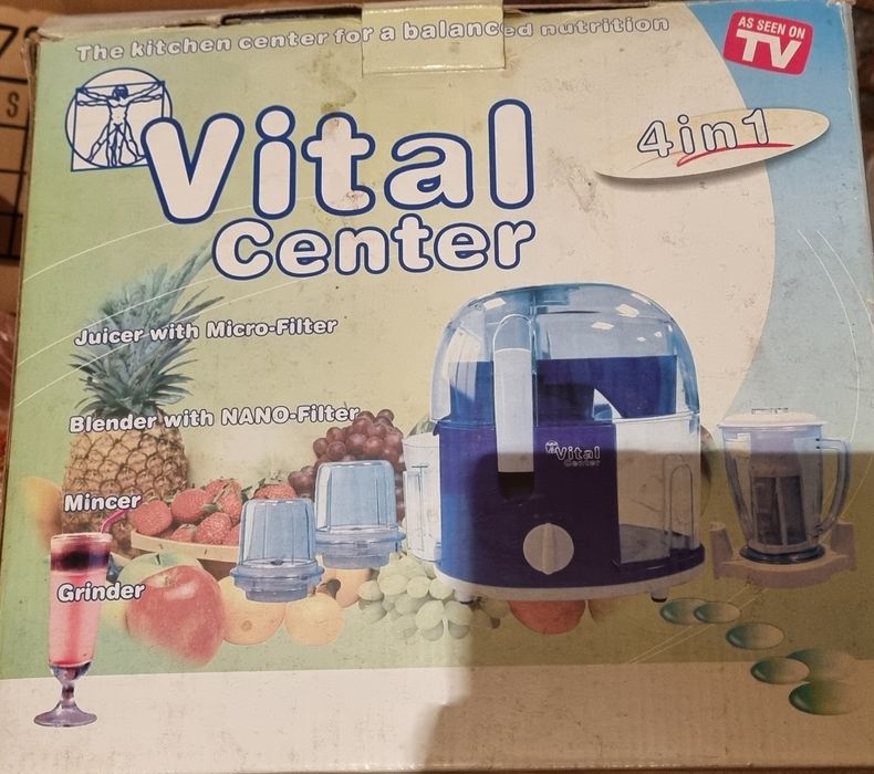 Кухненски робот с много функции