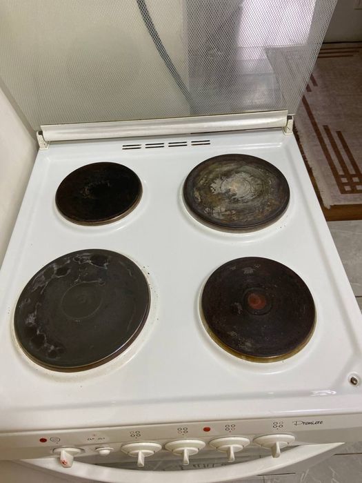 Электрическая плита с духовкой