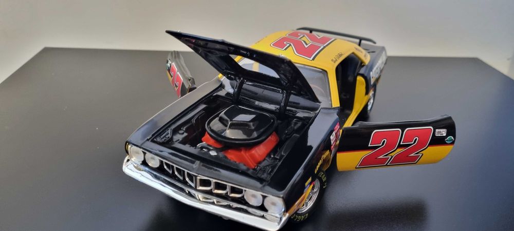 ERTL Racing Champions (Autoworld) 1971 Plymouth Barracuda Nascar Caterpillar NU AutoArt