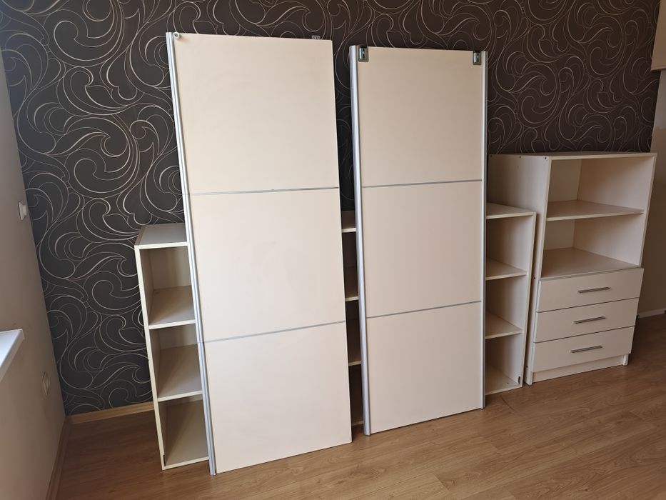 Продавам вграден гардероб на шкафове