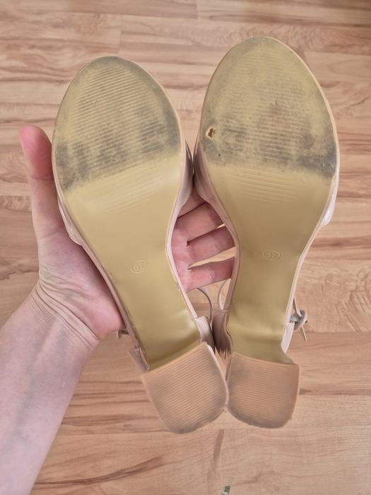 Vand sandale marimea 37