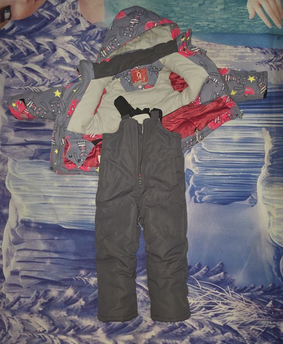 Продам зимний комбинезон на девочку