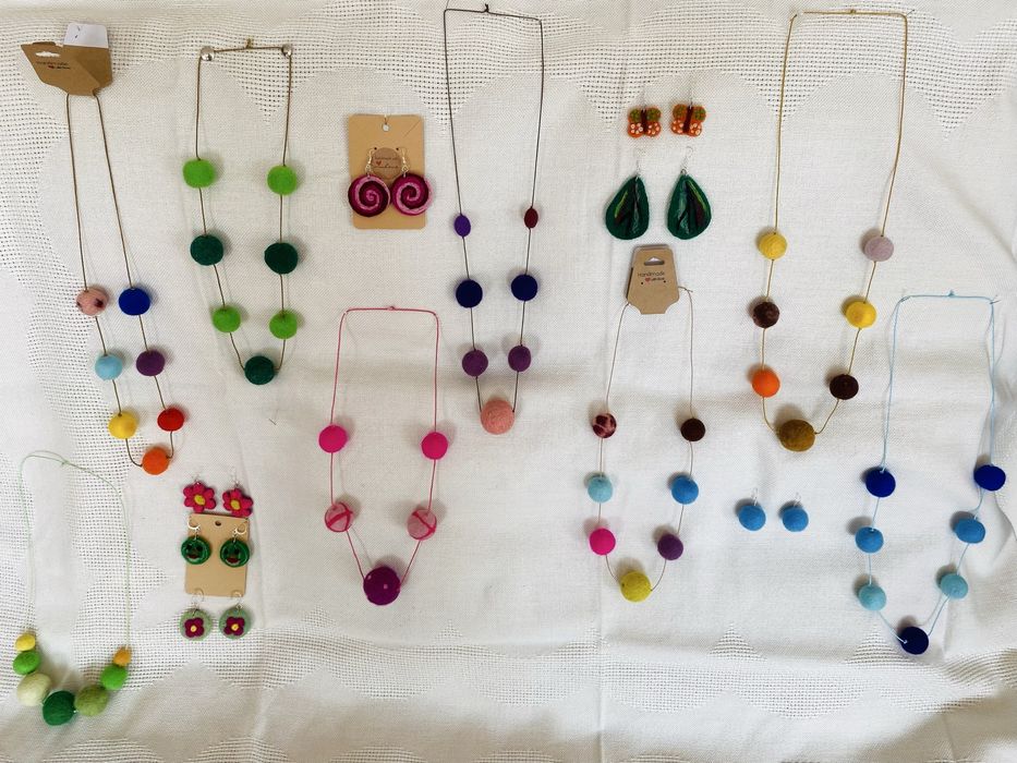 Bijuterii hand made din lana impaslita