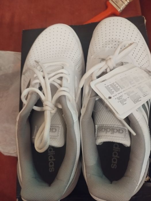 Дамски маратонки Адидас нови 70лв