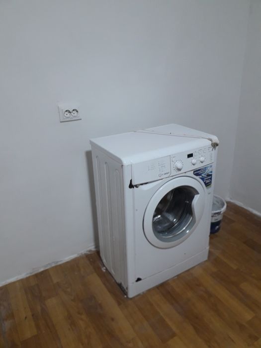 ПРОДАМ стиральную машину Индезит.