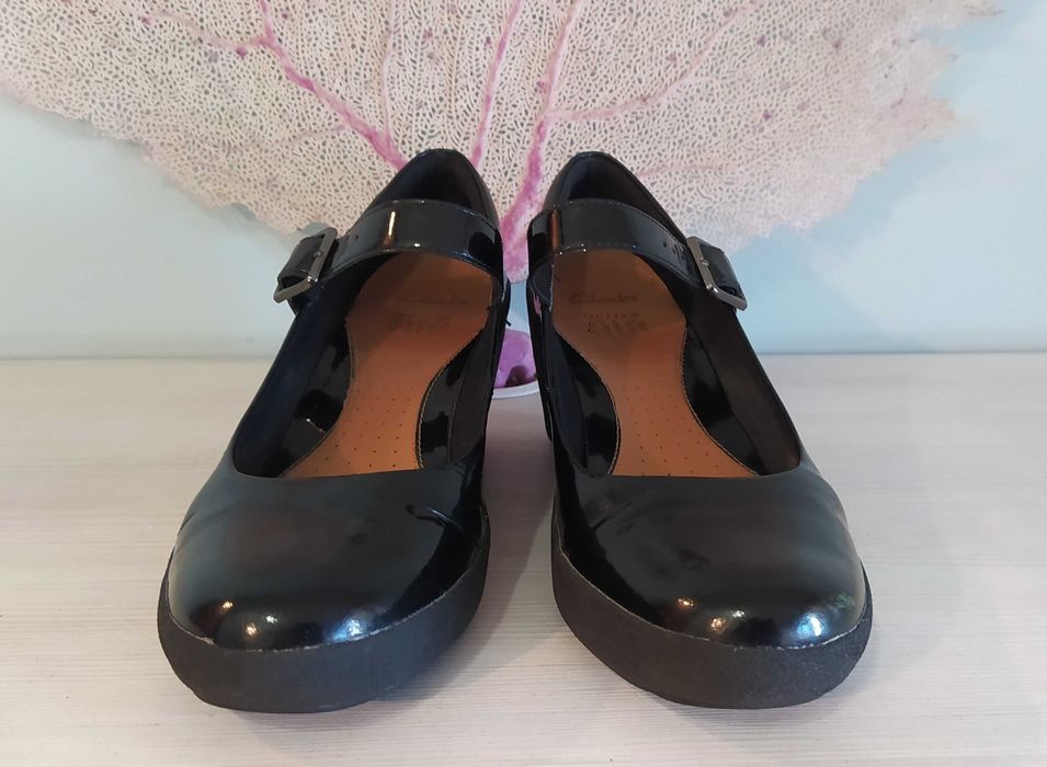 CLARKS черни, лачени – на платформа, № 40