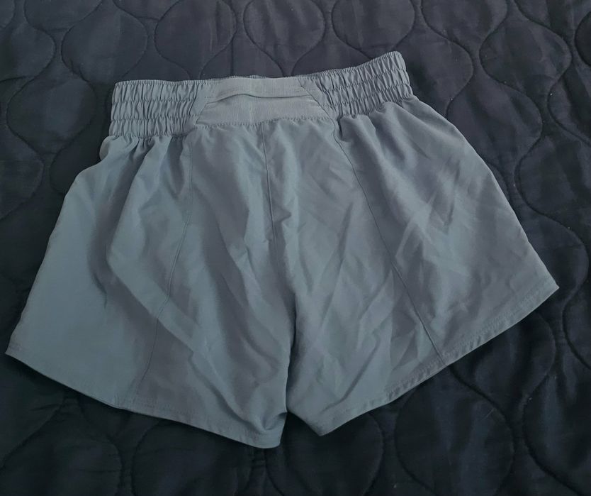 Оригинални къси панталонки с клин Nike