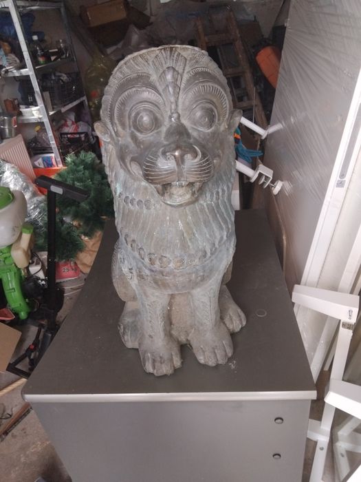 Vând statuie leu