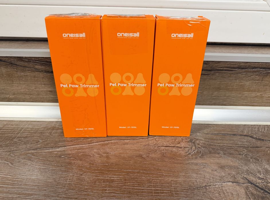 Аксесоари за котка и куче (нагръдник с каишка,  играчки , LED trimmer)