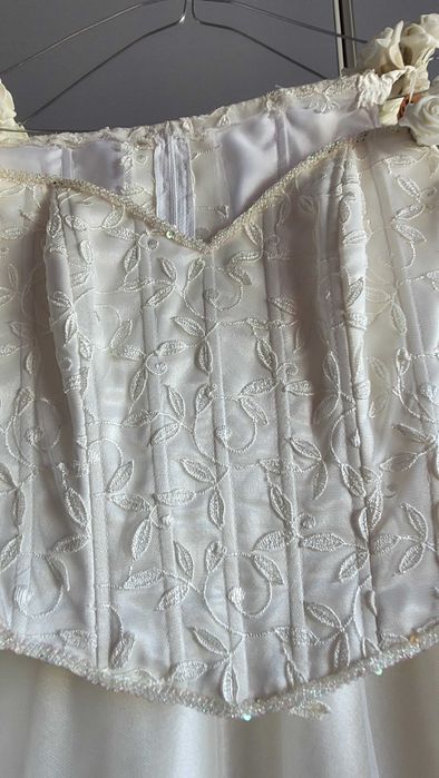 Vand rochie mireasa