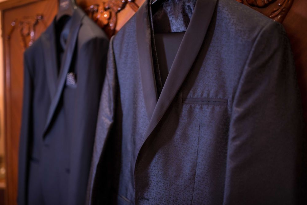 Costume pentru eveniment miri.