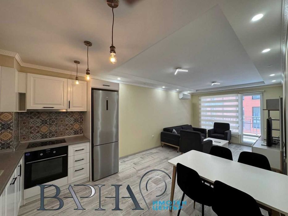 Дава се под наем Тристаен апартамент в Варна, Център - 117 кв.м за 797.64 € - Снимка #1