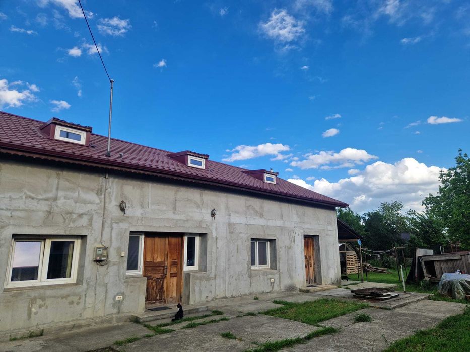 Vand casa cu teren de 900 m² Pret negociabil