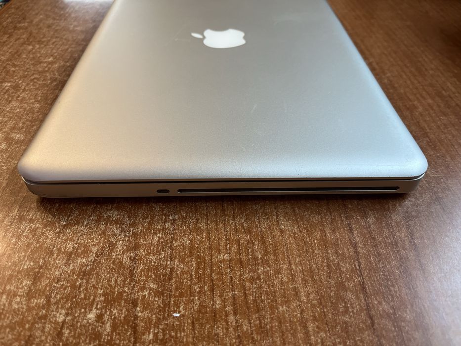 MacBook Pro 13“ (2011) + incarcator, husa