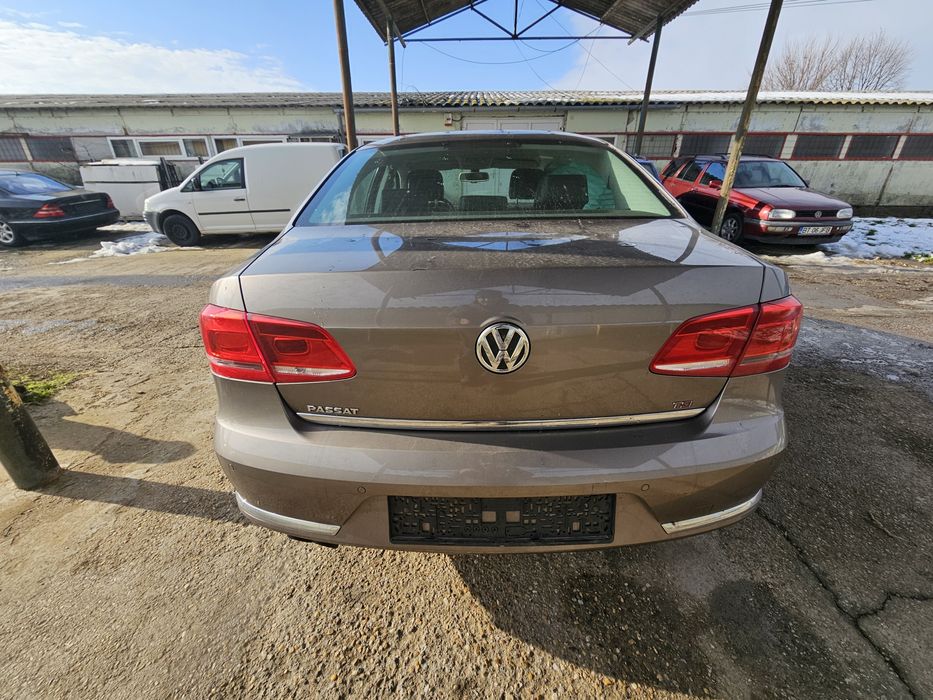 Vand dezmembrez vw passat B7  , 60000 km , 1.8 tsi , 160 cp ,  AVARIAT
