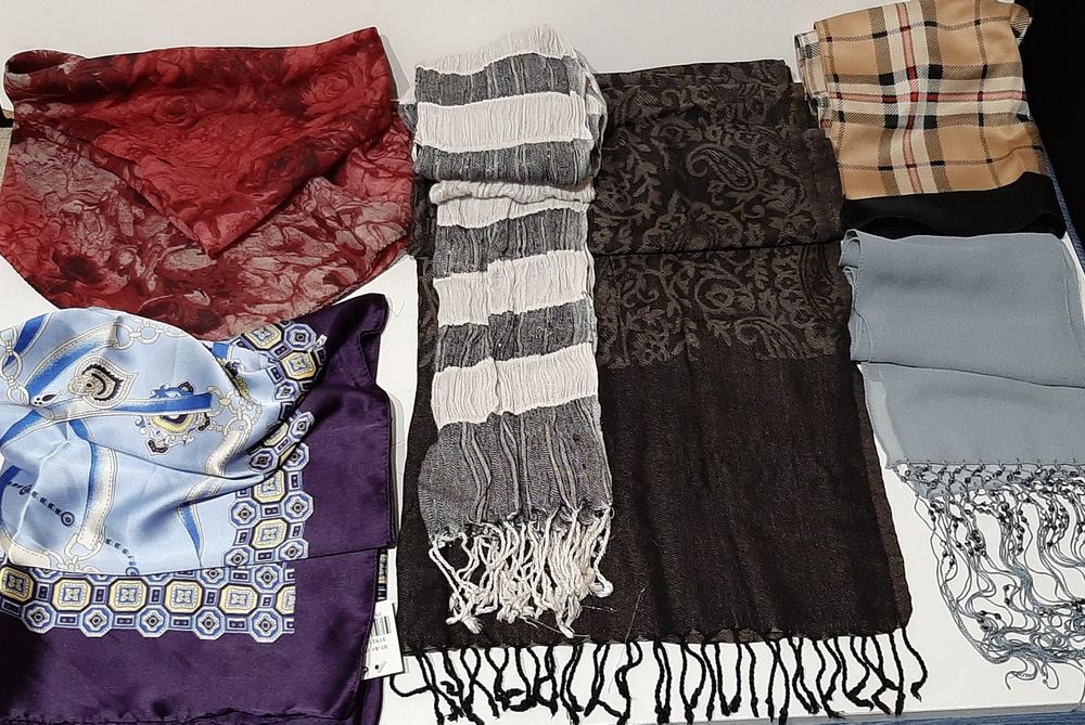 !! "ДЕТСКИ Коледни Шапки + Шалове." Закупети от Англия.