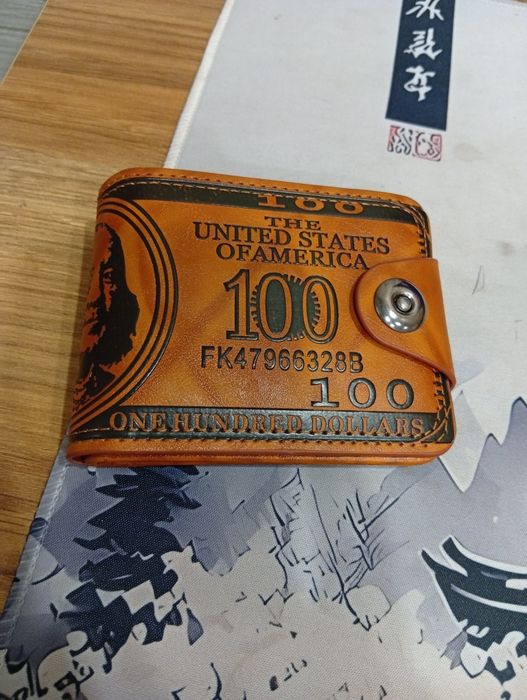 Продам кошелек - бумажник в виде доллара