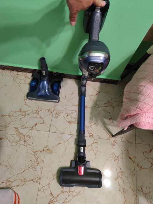 Vând aspirator Rowenta x force flex