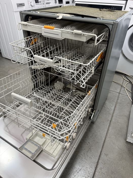Съдомиялна машина за пълно вграждане MIELE 60см,