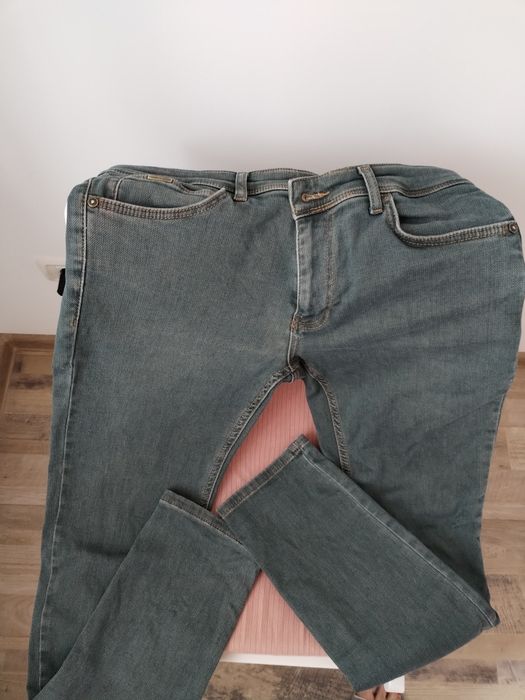 Vând blugi jeans