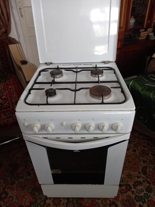 Продам газовую плиту