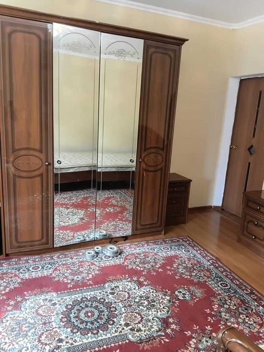 Продается спальный гарнитур (шкаф, тумбочки, кровать)