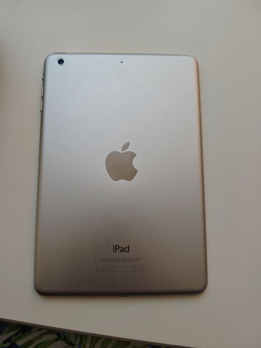 Vând iPad mini 2